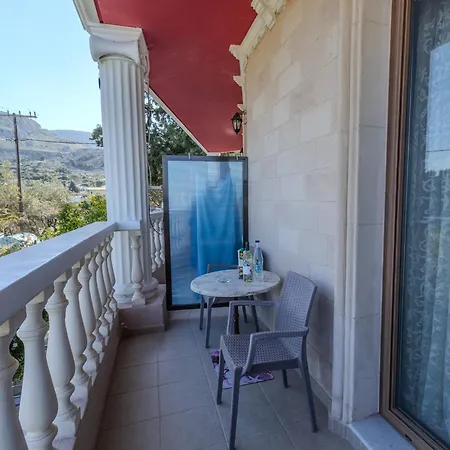 Bed & Breakfast Knights' Castle 3*