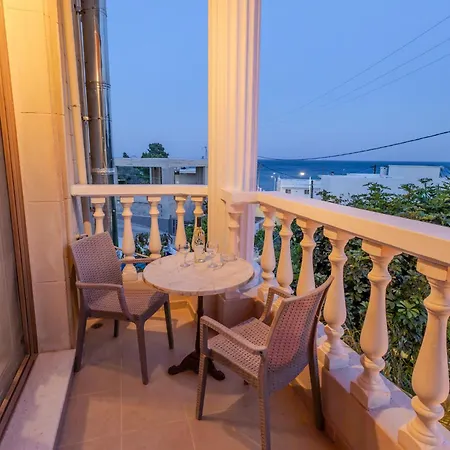 Knights' Castle Bed and Breakfast Αρχάγγελος