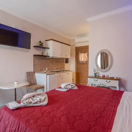 Knights' Castle Bed and Breakfast *
