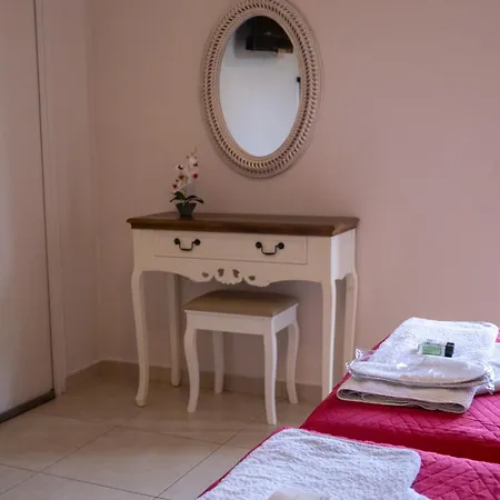 Knights' Castle Bed and Breakfast *