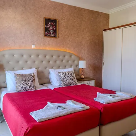 Knights' Castle Bed and Breakfast *