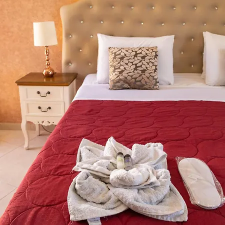 Bed & Breakfast Knights' Castle 3*